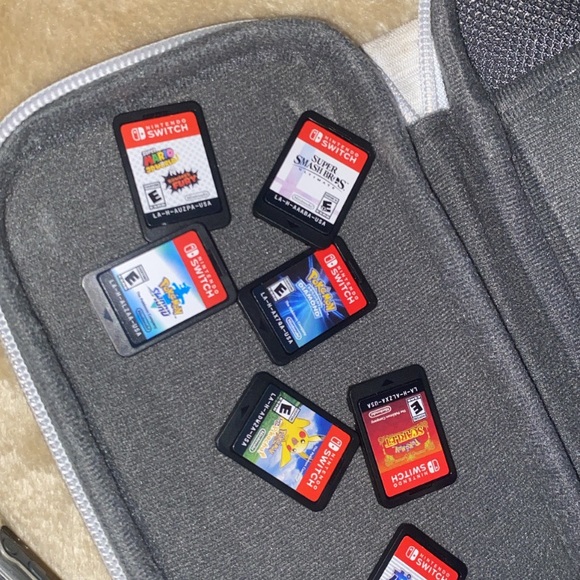 Perfect condition nintendo switch throwing in games for free just need 270